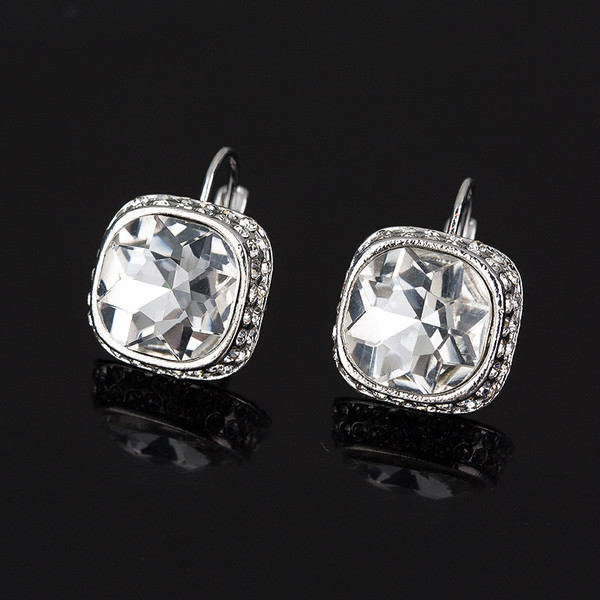 Stilingi moteriški auskarai su juodu ir sidabriniu akmeniu