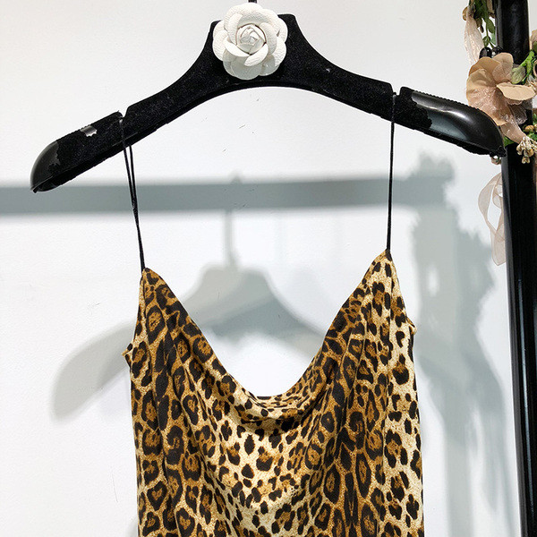 Stílusos női ruha vékony pántokkal, állatmintával