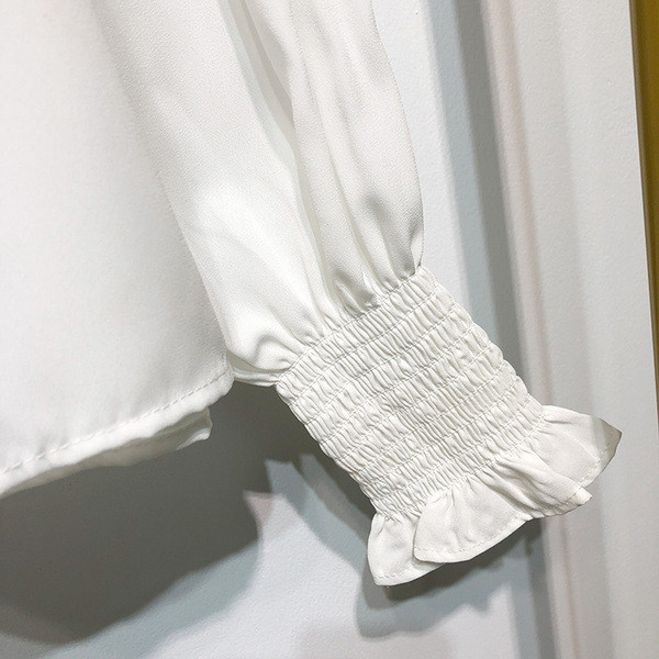 Sieviešu moderns krekls ar lokām un apaļu augstu apkakli