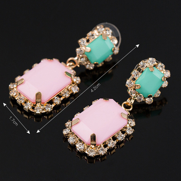 Elegáns női fülbevaló zöld és rózsaszín kövekkel