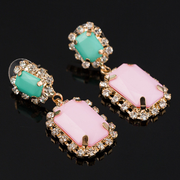 Elegáns női fülbevaló zöld és rózsaszín kövekkel