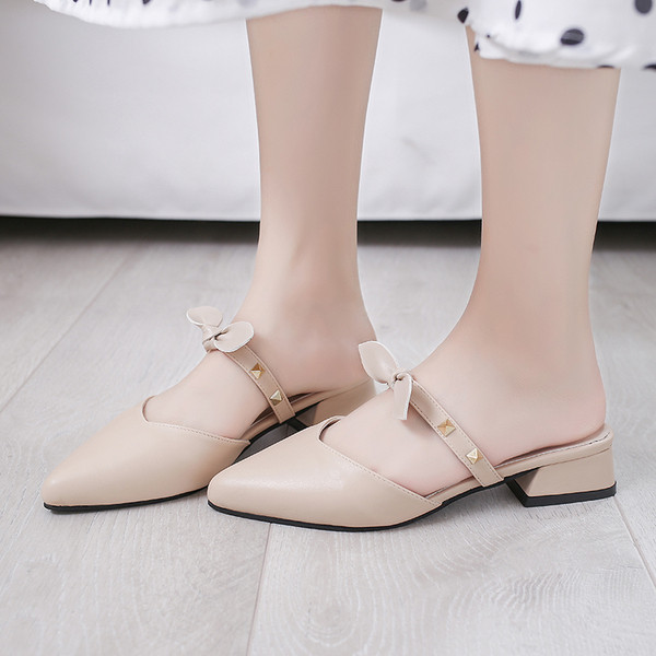 Sieviešu ikdienas čības no eko ādas un metāla elementiem