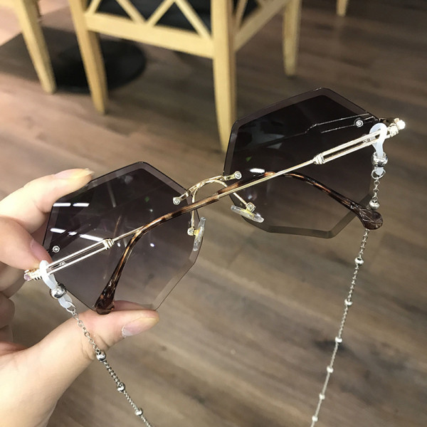 Uus mudel ketiga naiste prillid