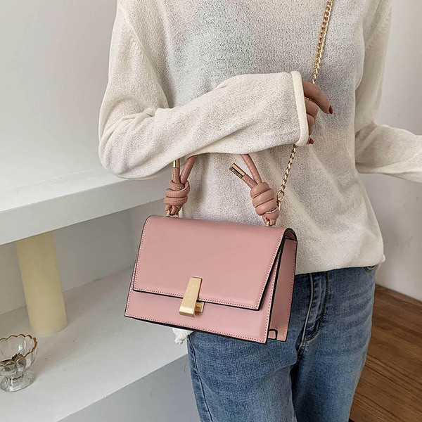 Moderni moteriška rankinė iš eko odos su metaliniu užsegimu, trumpa ir ilga rankenomis