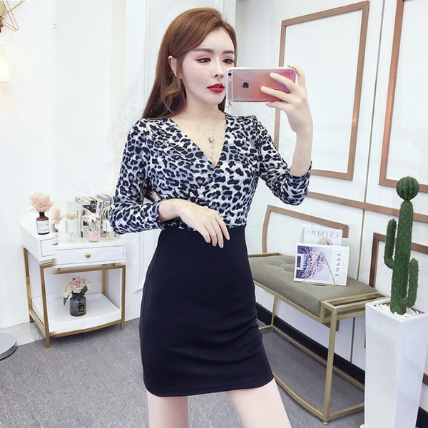 Дамска рокля с леопардов десен и V-образно деколте