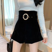 Stilīgi samta šorti ar augstu vidukli un jostu