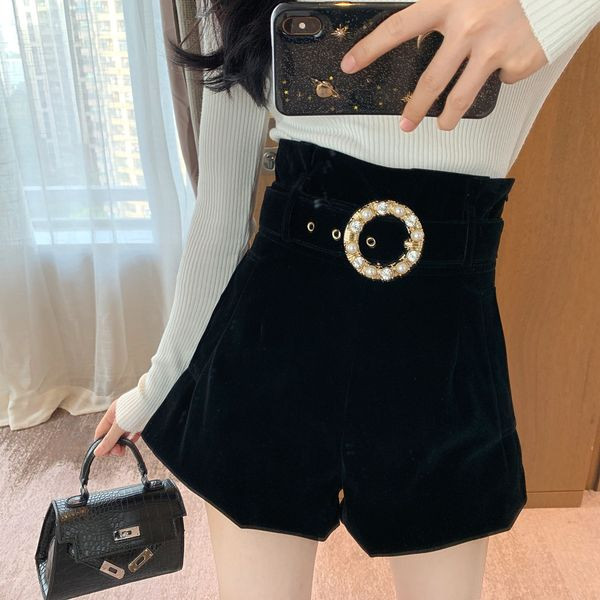 Stilīgi samta šorti ar augstu vidukli un jostu