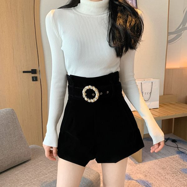 Stilīgi samta šorti ar augstu vidukli un jostu