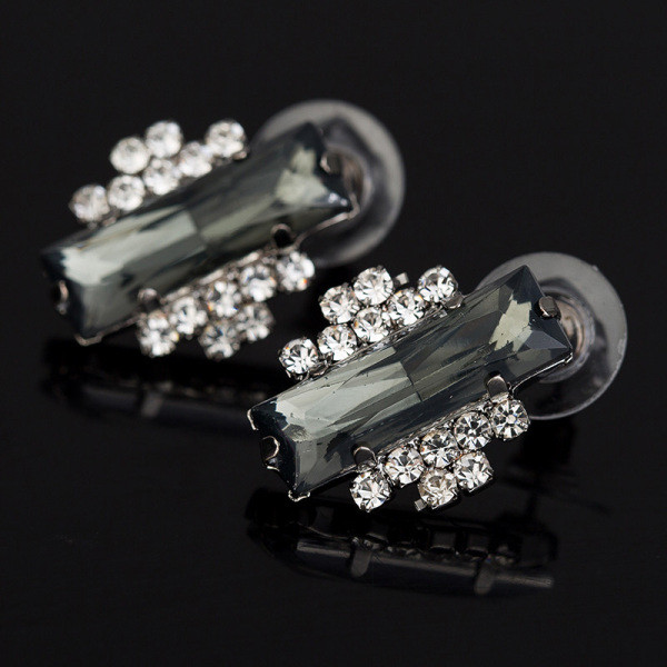 Stilingi moteriški auskarai su juodais ir geltonais akmenėliais