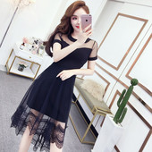 Šiuolaikinė moteriška juoda suknelė su nėriniais ir trumpomis rankovėmis