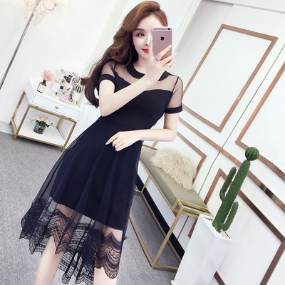 Šiuolaikinė moteriška juoda suknelė su nėriniais ir trumpomis rankovėmis