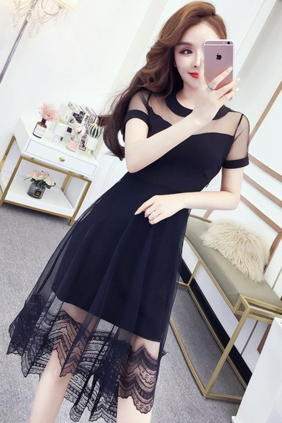 Šiuolaikinė moteriška juoda suknelė su nėriniais ir trumpomis rankovėmis