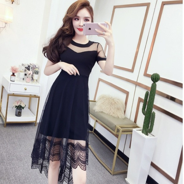 Šiuolaikinė moteriška juoda suknelė su nėriniais ir trumpomis rankovėmis