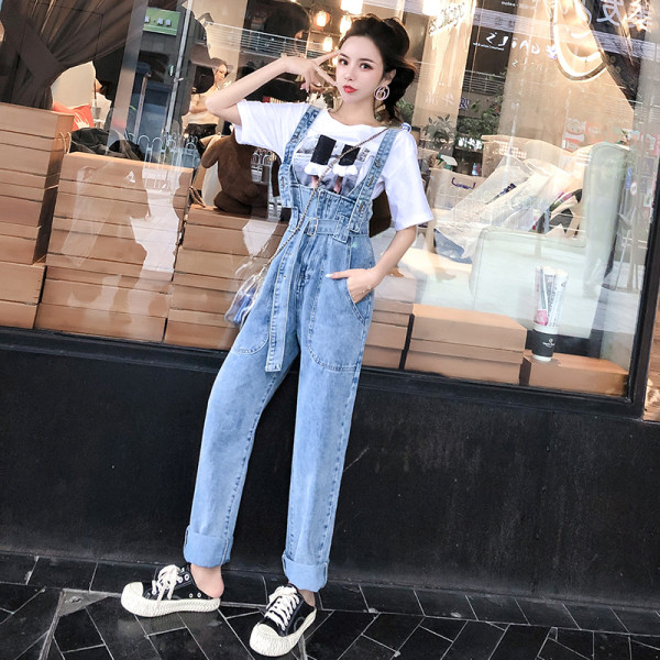 Naiste teksakombinesoon vöökohal