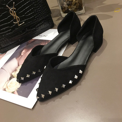 Moderne ženske cipele na špic s ravnim potplatom