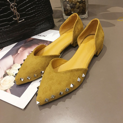 Moderne ženske cipele na špic s ravnim potplatom