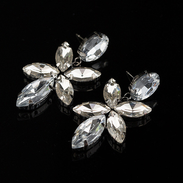 Elegáns női fülbevaló zöld, piros és fehér kövekkel