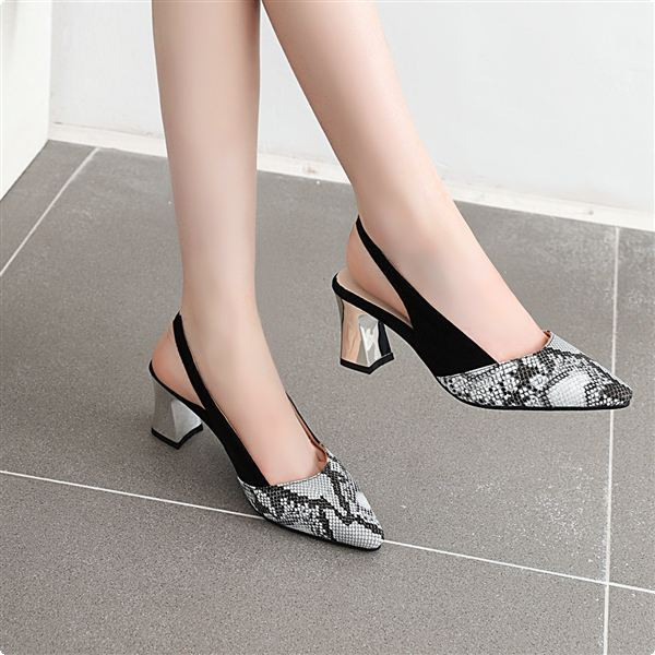 Női alkalmi szandál kígyómintával és 6 cm-es sarokkal