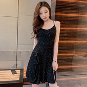 Haljina aktualnog ženskog kroja na tanke naramenice