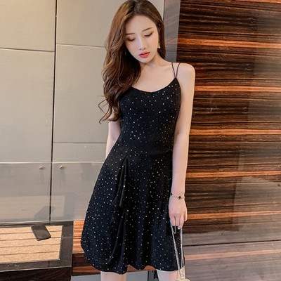 Haljina aktualnog ženskog kroja na tanke naramenice