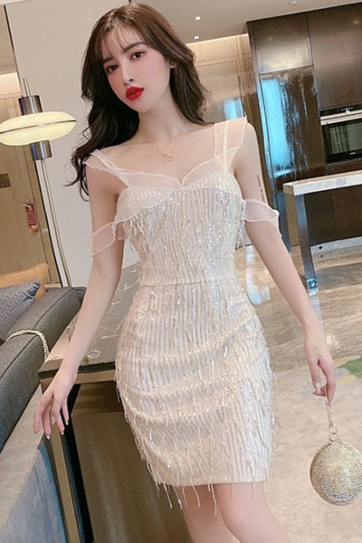 Модерна дамска рокля с презрамки и пискюли