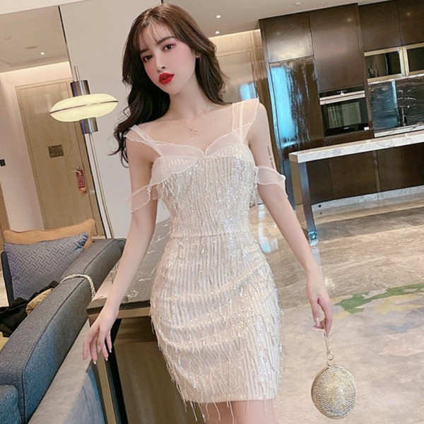 Модерна дамска рокля с презрамки и пискюли