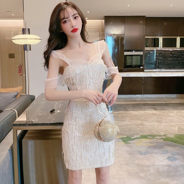 Модерна дамска рокля с презрамки и пискюли