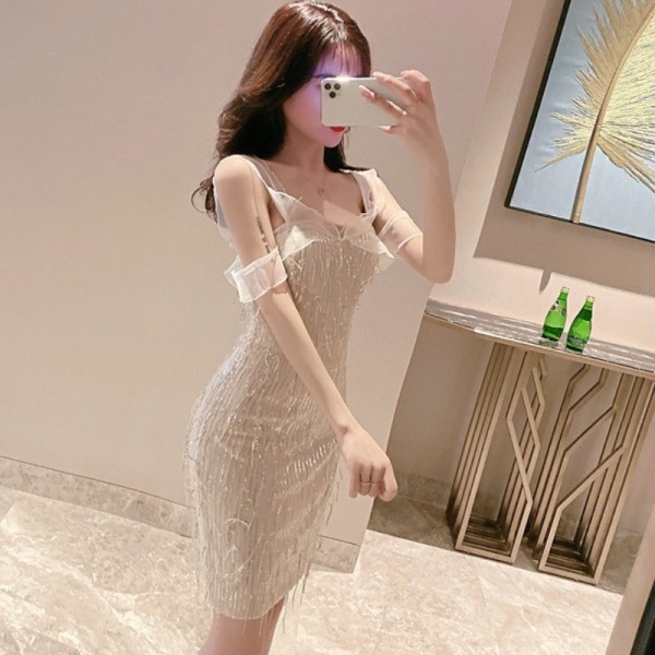 Модерна дамска рокля с презрамки и пискюли