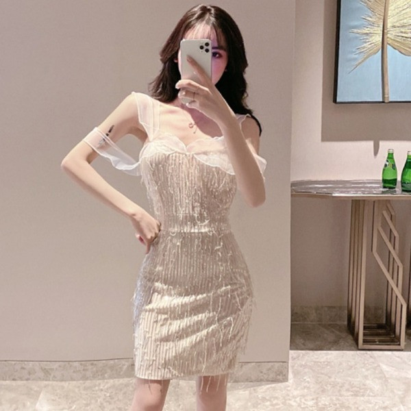 Модерна дамска рокля с презрамки и пискюли