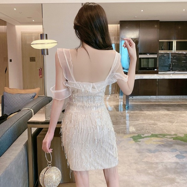 Модерна дамска рокля с презрамки и пискюли