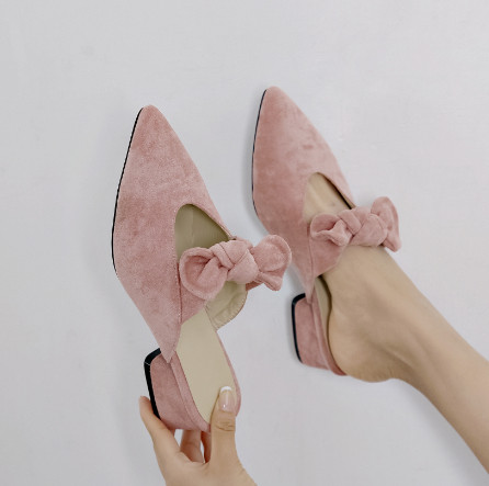 Ikdienas modernas eko zamšādas čības ar lenti un zemu biezu papēdi