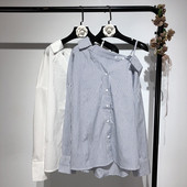 Svītrains sieviešu krekls ar garām piedurknēm un špica kakla izgriezumu