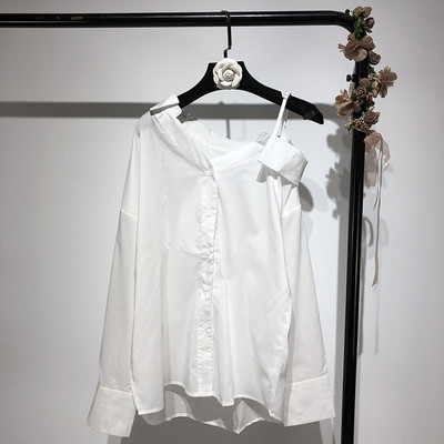 Svītrains sieviešu krekls ar garām piedurknēm un špica kakla izgriezumu