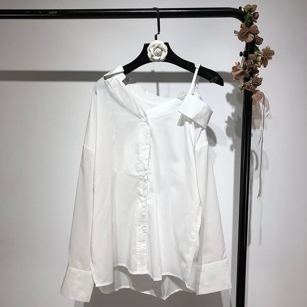 Svītrains sieviešu krekls ar garām piedurknēm un špica kakla izgriezumu