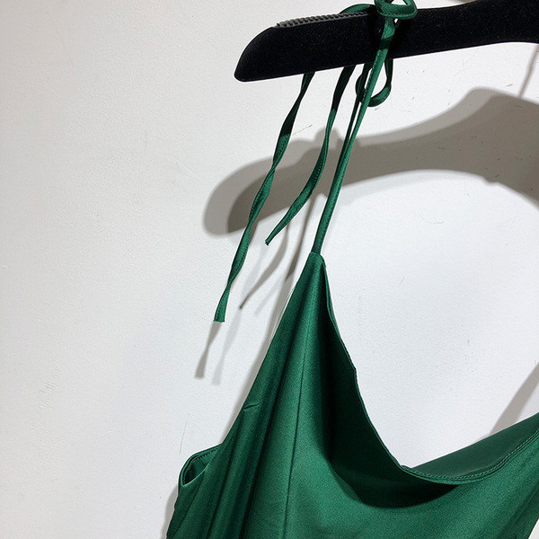 Elegantna ženska satenska haljina s tankim naramenicama