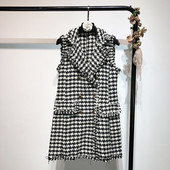 Languota moteriškos suknelės tipo liemenė su špico iškirpte