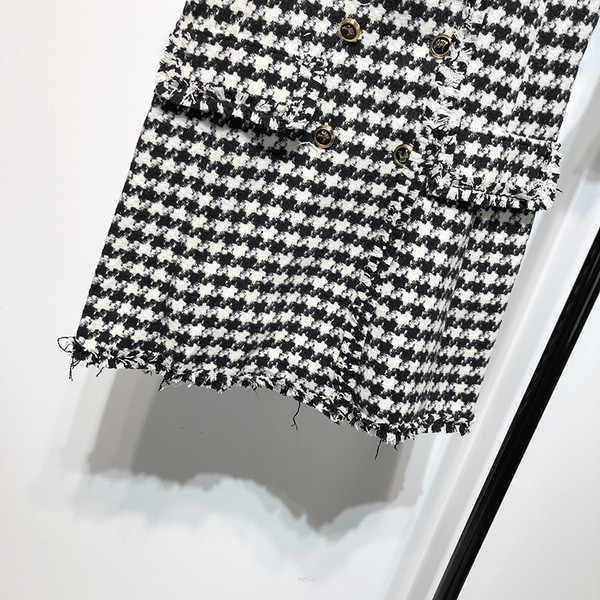 Languota moteriškos suknelės tipo liemenė su špico iškirpte