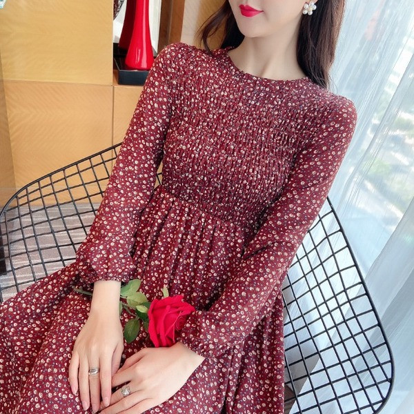 Дълга дамска флорална рокля с овално деколте 