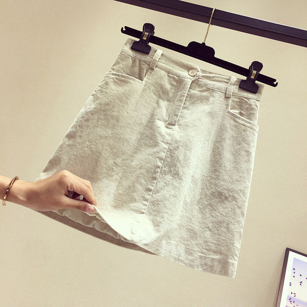 Нов модел дамска пола с висока талия и джобове