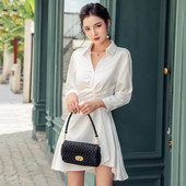 Rochie asimetrică din șifon cu decolteu spitz