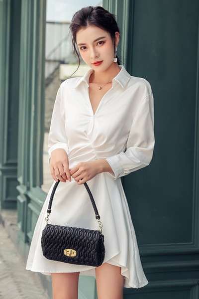 Rochie asimetrică din șifon cu decolteu spitz