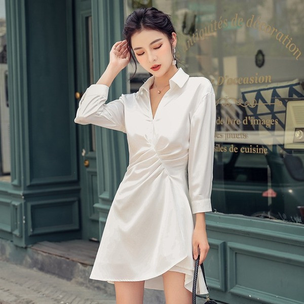 Rochie asimetrică din șifon cu decolteu spitz