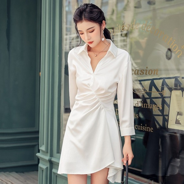 Rochie asimetrică din șifon cu decolteu spitz