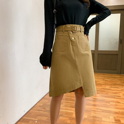 Moteriškas laisvalaikio asimetrinis sijonas aukštu juosmeniu ir diržu