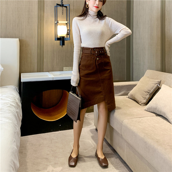 Moteriškas laisvalaikio asimetrinis sijonas aukštu juosmeniu ir diržu