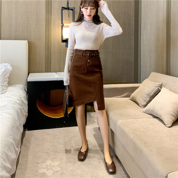 Moteriškas laisvalaikio asimetrinis sijonas aukštu juosmeniu ir diržu