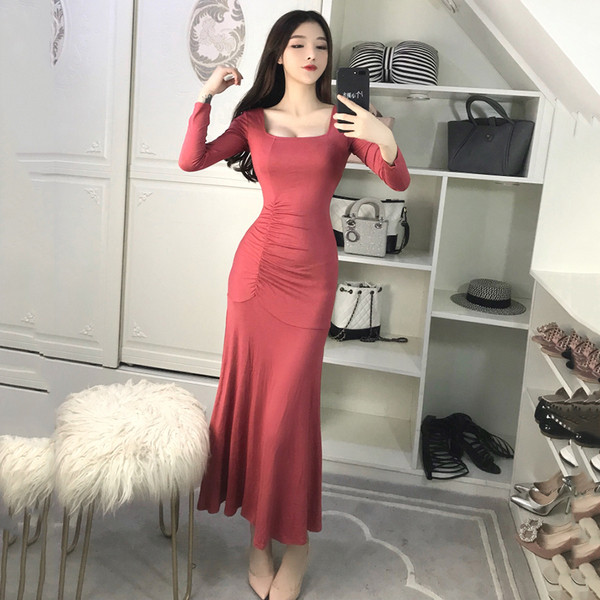 Дълга дамска рокля с квадратно деколте и дълъг ръкав