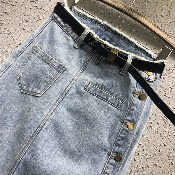 Moteriškas laisvalaikio trumpas džinsinis sijonas su sagomis - asimetriškas modelis