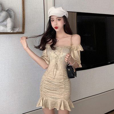 Uue mudeli lipsude ja paatkaelusega naiste kleit