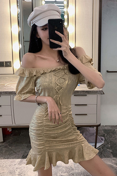 Uue mudeli lipsude ja paatkaelusega naiste kleit